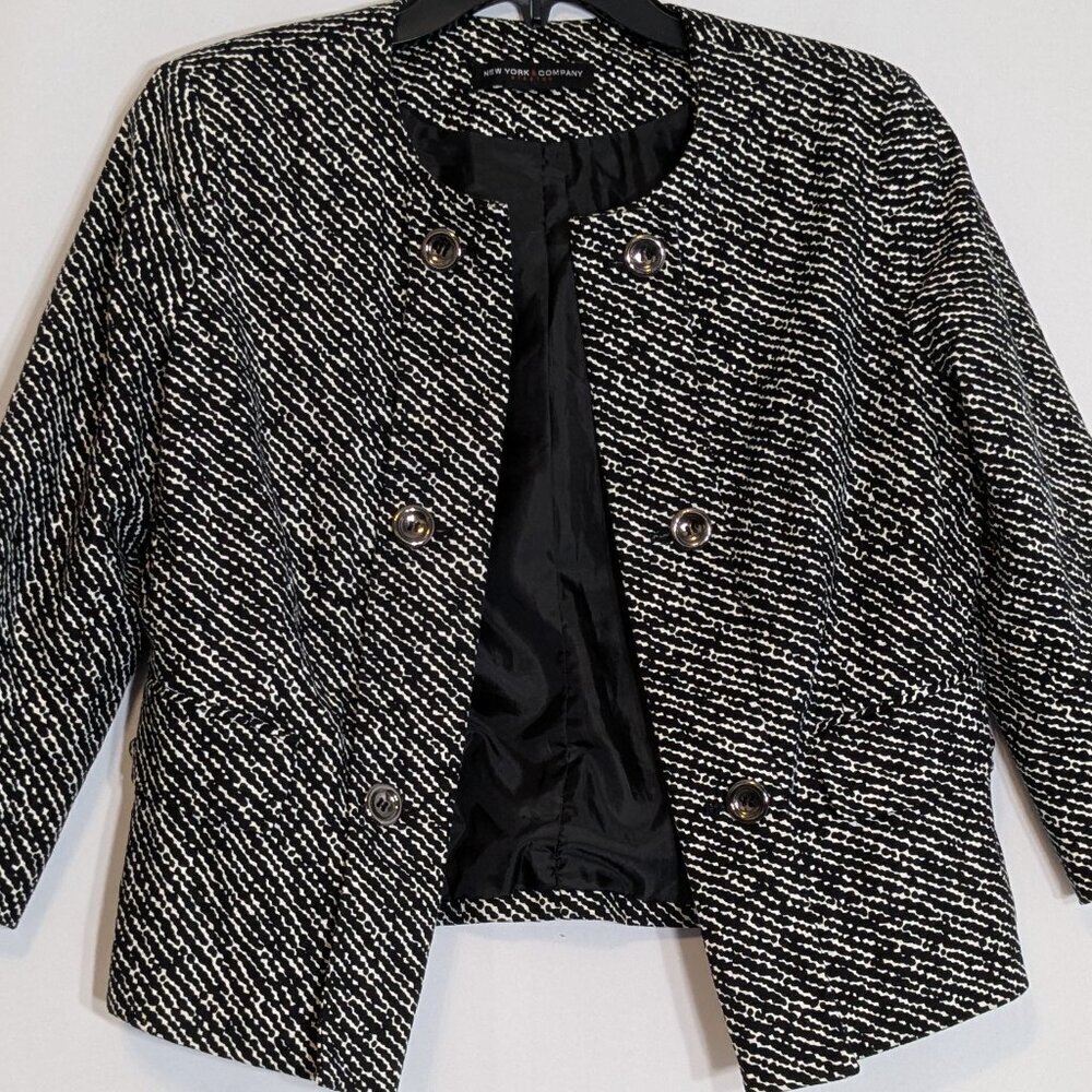 NEW YORK & COMPANY Stretch, Short Black/White Double Breasted Jacket; Size S